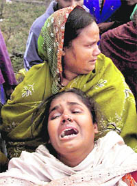 A woman cries at the death of her relative, who had consumed illicit liquor on Wednesday, outside a hospital in Diamond Harbour, Kolkata, on Thursday