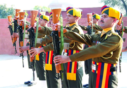 Army jawans reverse arms to pay tributes to the martyrs. 