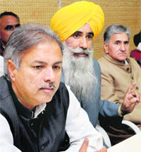 (From left) Yash Pal Malik, president of the Akhil Bharatiya Jat Aarakshan Samiti, Punjab unit president Karnail Singh Bhawara  andHaryana unit president Dharampal Dhariwal at a press conference in Chandigarh on Friday. 