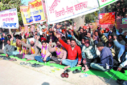 Unemployed lineman protesting aginst the state government for not accepting their demands outside the Mini-secretariat in Bathinda on Saturday. 