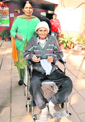 91-year-old Rameshwar Dass Bhandari came on a wheelchair to cast his ballot at Government Primary School, Sector 33, Chandigarh, on Saturday