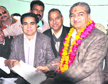 Kamal Johra being given the charge of Municipal chairman by the erstwhile Municipal Corporation accounts officer, Bhajan Lal Arya, at Town Hall in Haridwar on Monday