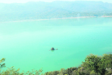 A temple submerged in Gobind Sagar.