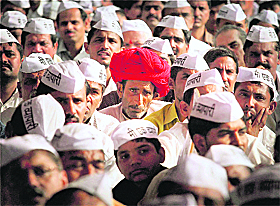 Retail traders during a protest against Maharashtra Governments Food Safety Act in Mumbai on Monday.
