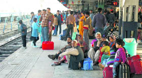 With most trains running late due to dense fog, the Jammu railway station has been witnessing a huge rush of passengers these days. 