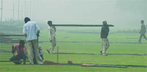 Labourers work in foggy conditions in New Delhi on Friday.