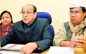 Narendra Singh Bhandari (centre), chairman of the Uttarakhand Congress Disciplinary Committee, addresses a press conference in Dehradun on Saturday.