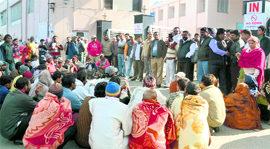 Family members of Tinku stage a protest against the Municipal Corporation in front of the DMCH in Ludhiana on Saturday.