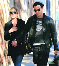 Playing Santa for the needy: Jennifer Aniston and Justin Theroux