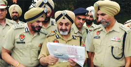 Former DGP PS Gill (centre).