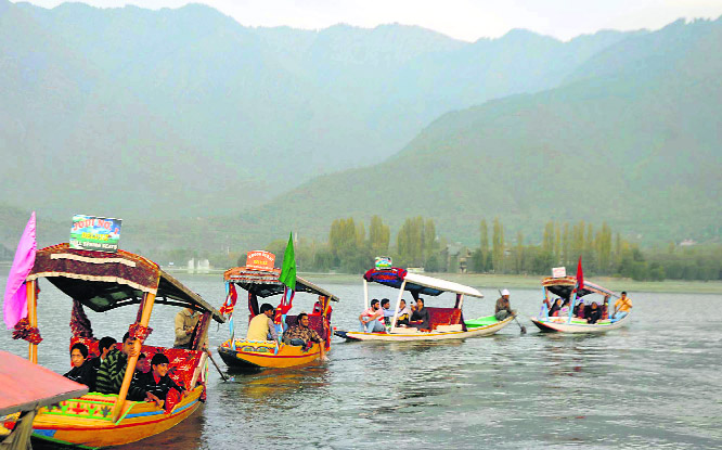 The Dal Lake saw a record number of tourists.