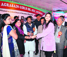 Haryana ministers Geeta Bhukkal and Gopal Kanda give away prizes to students during the annual function of Maharaja Agarsain School at Sirsa on Sunday