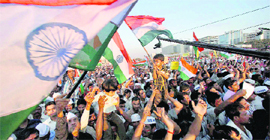 Supporters of Anna Hazare wave the National Flag.