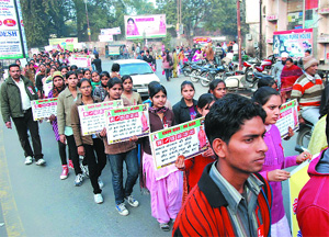Volunteers participate in an AIDS awareness campaign in Bathinda on Wednesday