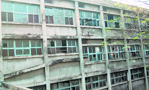 Building of Karam Singh ward calls for a revamp. 