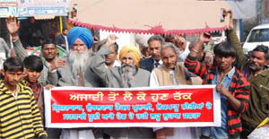 Members of the General Samaj Party raising slogans against corruption, on the occasion of the start of their Jan Jagran Yatra in Bathinda on Thursday. 