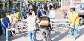 An entrance gate being pulled out for use in the leopard rescue operation at Sector 10 in Panchkula on Thursday.