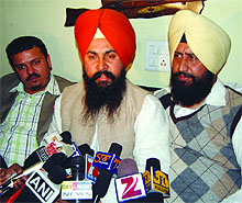Gurpratap Singh Tikka (centre), distict president of the Youth Akali Dal (Urban) addresses mediapersons in Amritsar on Thursday