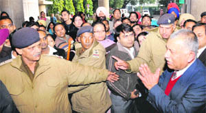 Pardeep Mehra talks to anxious parents of schoolchildren. 