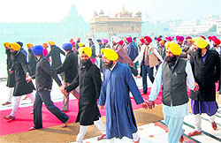 Members of the SGPC task force, Punjab Police personnel and Prime Ministers security staff conduct a mock drill ahead of his visit to Amritsar on Saturday