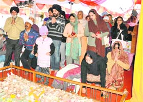 Devotees pay obeisance at a gurdwara on the occasion of the birth anniversary of Guru Gobind Singh in Dehradun on Saturday