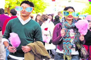 Imran Khan and Kareena Kapoor will be seen in Ek Main Aur Ek Tu, which is reportedly inspired by Hollywood romance What Happens In Vegas