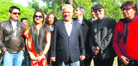(L-R) Kapil Sharma, Preeti Sapru, Om Puri and Prem Chopra