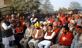 Congress MLA of Moga, Joginder Pal Jain, addressing a nukkad sabha at Baghelewala village on Saturday