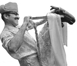 Laughter carries amazing power of communication in Bhand