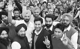 Singer Harbhajan Mann campaigns for SAD candidate Balwant Singh Ramoowalia in Mohali on Monday. 