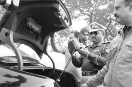 A policeman removes a red beacon from a car of a woman, who claimed to be an office-bearer of the woman wing of Congress. 