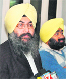 Congress spokesperson Sarchand Singh addresses mediapersons in Amritsar on Thursday. 