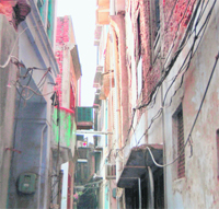 A narrow lane in the walled city area in Amritsar. 
