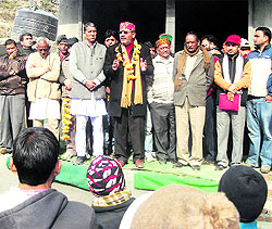 Manmohan Singh Mall, Congress candidate from the Dhanaulti Assembly segment in Tehri Garhwal district, addresses a gathering in Thatyur village on Friday