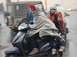 Commuters wrap themselves up in woollens due to severe cold waves in Bathinda