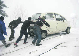 Snow blocks the Mandi-Karsog road on Saturday. 