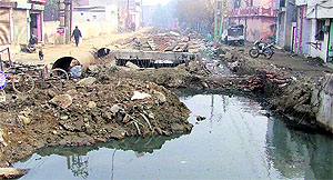 The work on covering the Ganda Nullah has been going on at a snails pace and is one of the key issues concerning the residents of the Ludhiana Central Assembly constituency