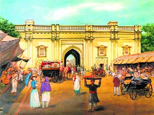 Delhi Gate was a vital entry and exit point for the city and gave the first glimpses of Lahore to an arriving king and his entourage, and hence was a gate of extreme prestige