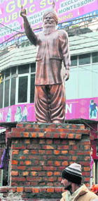 Former SAD minister Sardara Singh Kohlis statue in Patiala. 
