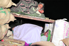 With the mercury nosediving, these elderly people wrap themselves in blankets and quilts to keep warm at Sabji Mandi in Karnal on Tuesday evening.