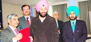 Mandeep Singh, Secretary, Transport, receives the award in New Delhi. 