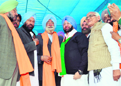 PPCC chief Capt Amarinder Singh with Bhai HS Kukku who joined the Congress in Muktsar