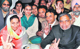 Union Minister of State for External Affairs Preneet Kaur with supporters, including former Mayor Vishnu, at the PPCC president Capt Amarinder Singhs election office in Patiala