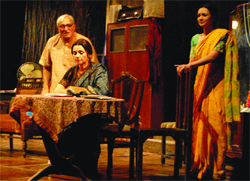 Lillette Dubey, Mohan Aghashe in Adhe Adhure stag ed at theatre festival in Amritsar 