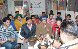 An instructor explains the functioning of an electronic item at the Fridge/AC maintenance and repair course at the Vishvas Institute of Information and Technology .