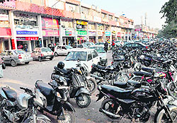 Vehicles parked haphazardly at a parking lot in Sector 20, Chandigarh