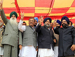 SAD president Sukhbir Badal, president, BKU, Ajmer Singh Lakhowal, SAD (B) candidate from Fazilka, Surjit Kumar Jyani, SAD (B) candidate from Balluana, Gurtej Singh Ghuriana and MP Sher Singh Ghubaya flash victory sign