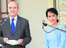 French Foreign Minister Alain Juppe and Aung San Suu Kyi in Yangon on Sunday