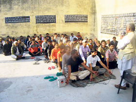 Brahmakumar Bhagwan Bhai addresses jail inmates in Rewari. Photo: Nawal Kishore Rastogi