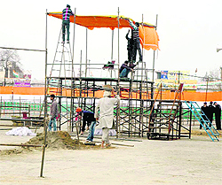 Preparations on for the rally of Congress President Sonia Gandhi in Moga